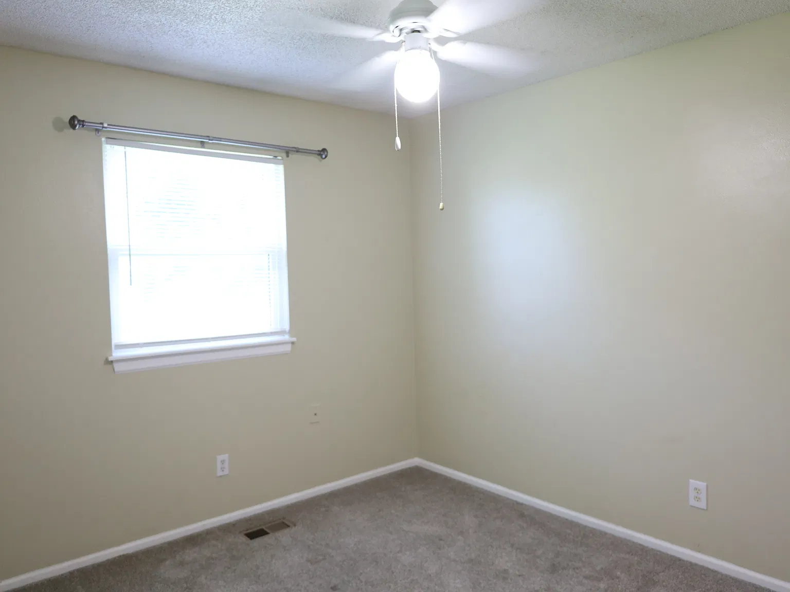 2 bed, 850 sqft, $1,250 — Photo 3