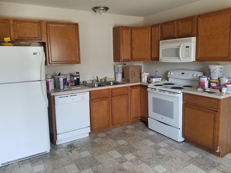 Eat in kitchen with dishwasher, electric stove, and built in