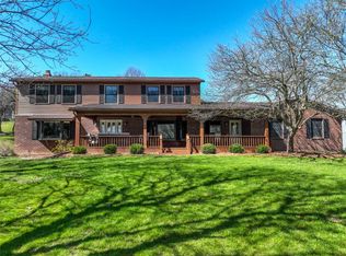3 Monterey Dr, Pittsford, NY 14534