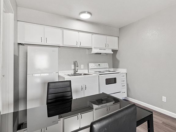 4th image of 3825 Cambridge St #1d587f3f5
