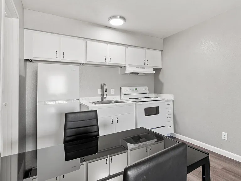 3825 Cambridge St — Photo 4