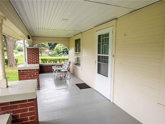 4th image of 304 N Daisy Ln