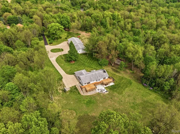 13158 Wood Rd, Bath, MI 48808