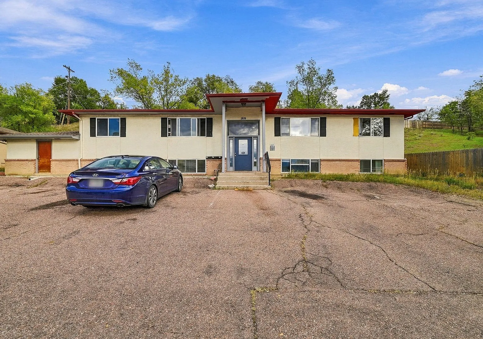 West Side 3 bedroom with Mountain Views — Photo 4