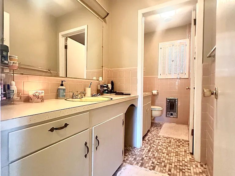 Hall Bath A