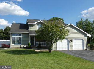 5 Cardinal Dr, Stevens, PA 17578