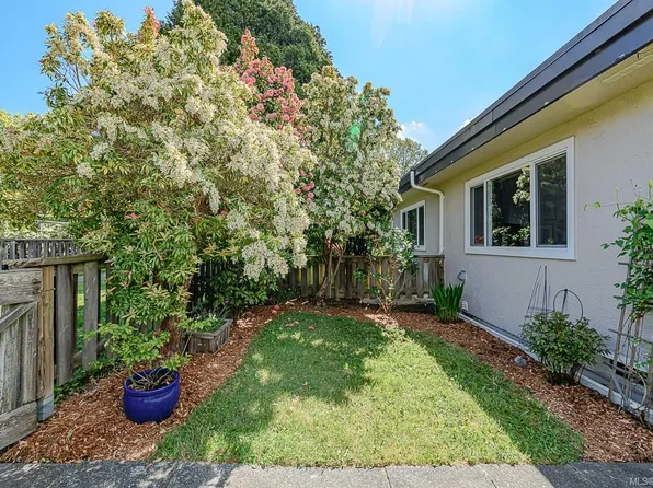 3060 Harriet Rd #23, Saanich, BC V9A 1T5