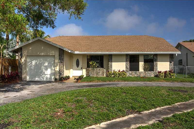 1st image of 4905 NW 92nd Ave