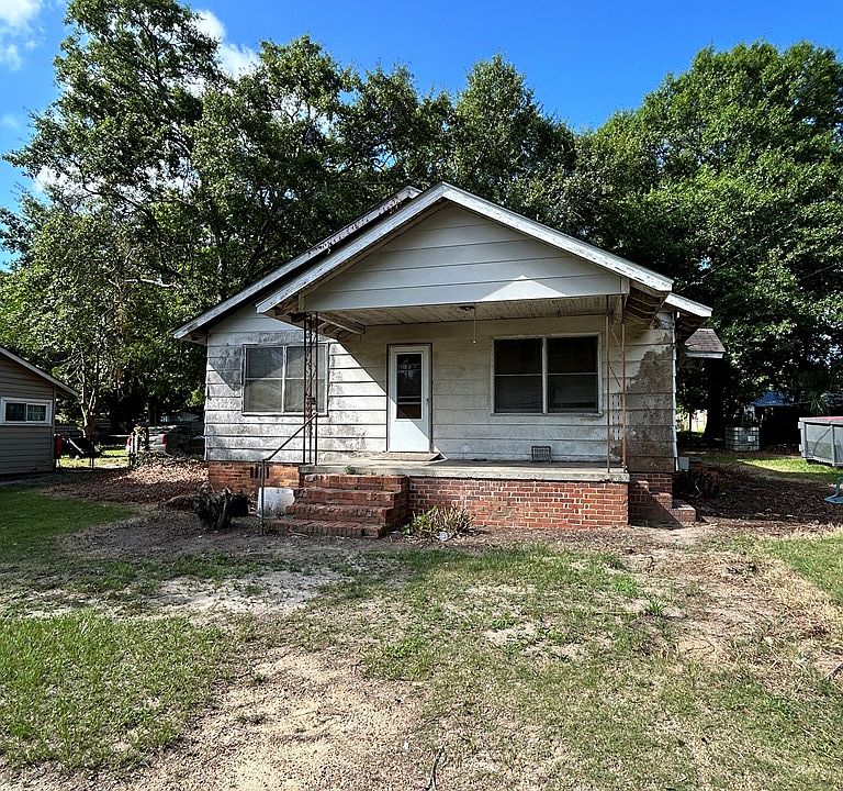 2nd image of 804 E 8th St