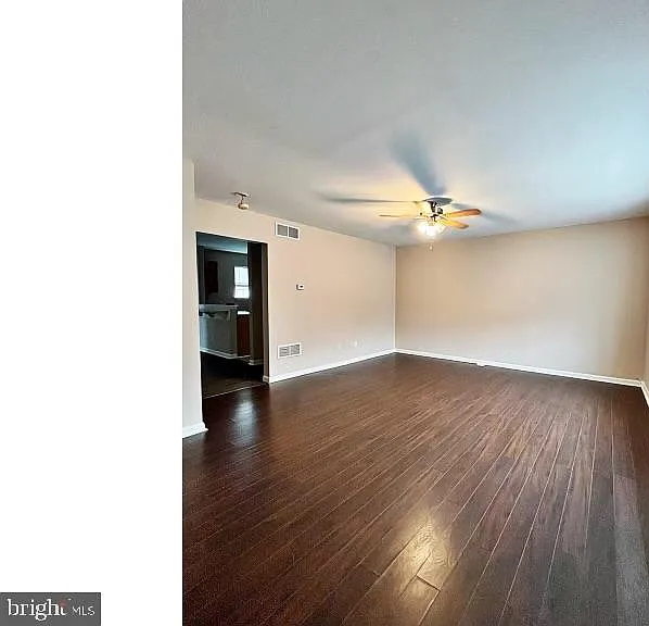 660 Widener Ln — Photo 2