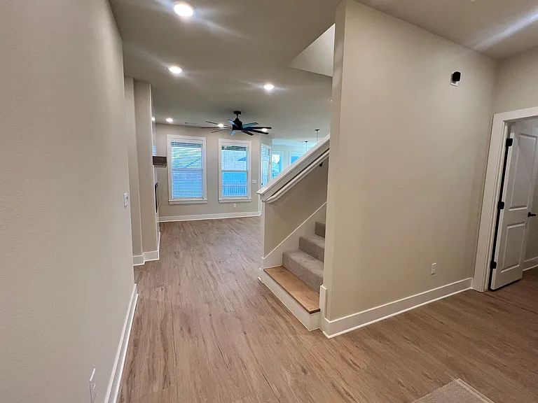 970 Moksha St — Photo 10