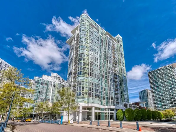 1077 Marinaside Cres #1707, Vancouver, BC V6Z 2Z5