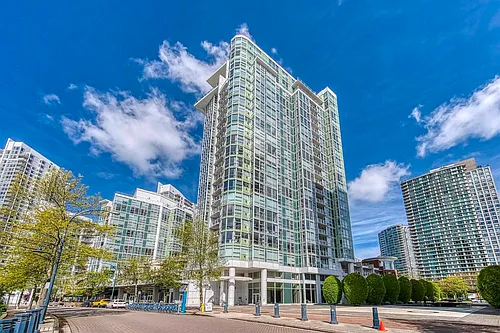 1077 Marinaside Cres Photo 1