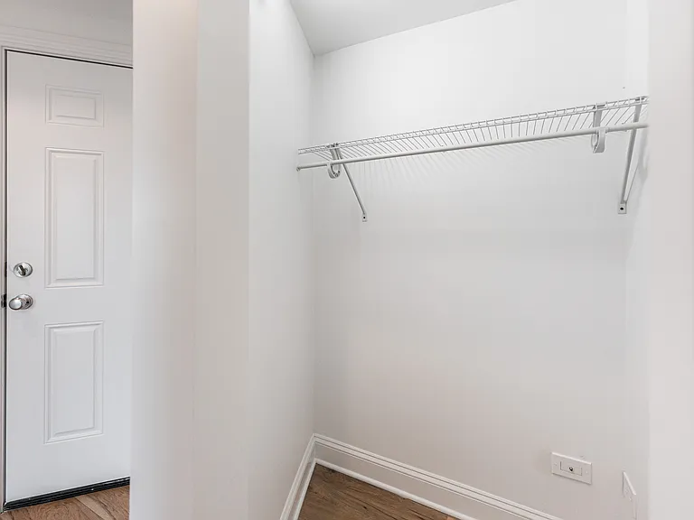 2101 N Hamlin Ave #3F — Photo 8