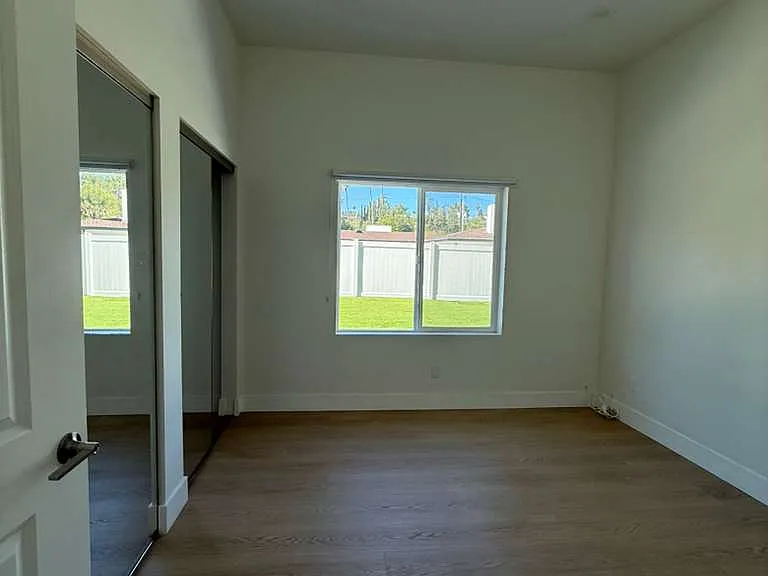 5732 Winnetka Ave — Photo 14
