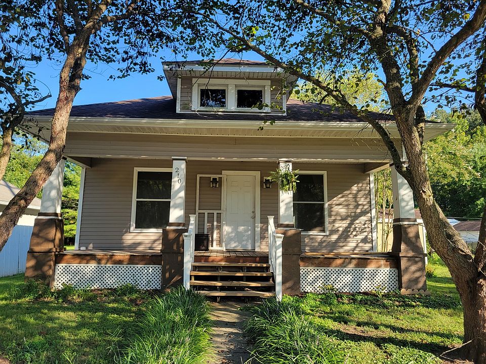1st image of 210 SE Front St