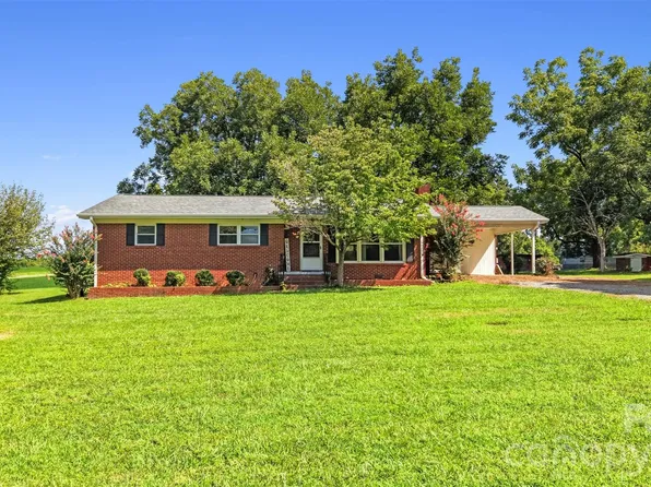 37631 Saw Mill Rd, New London, NC 28127