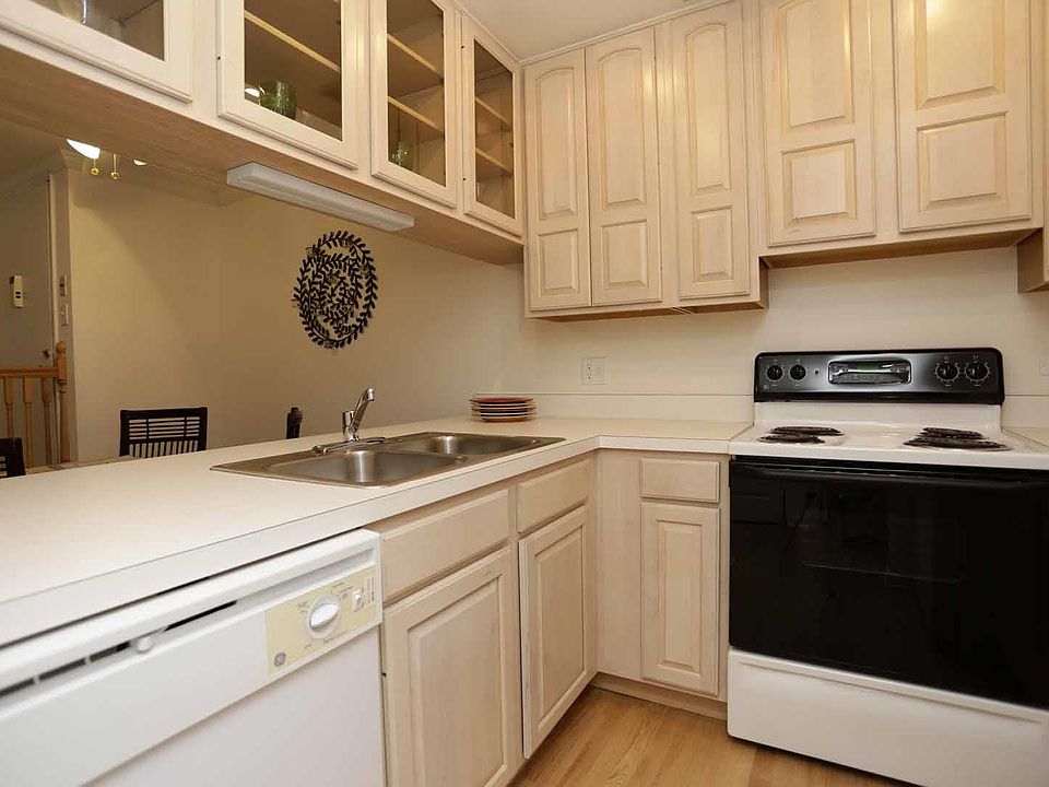 1st image of 2437 Forest Dr #110