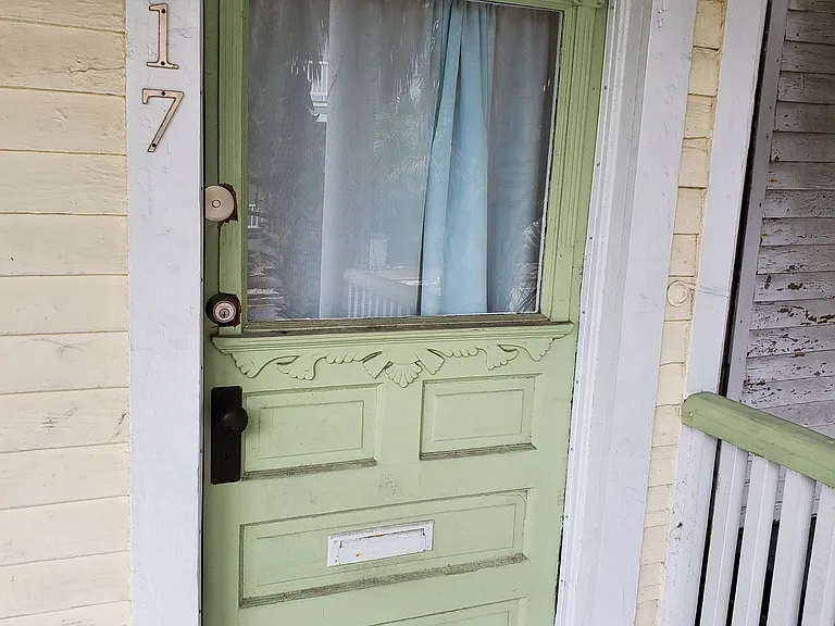 2219 Whitaker St — Photo 3