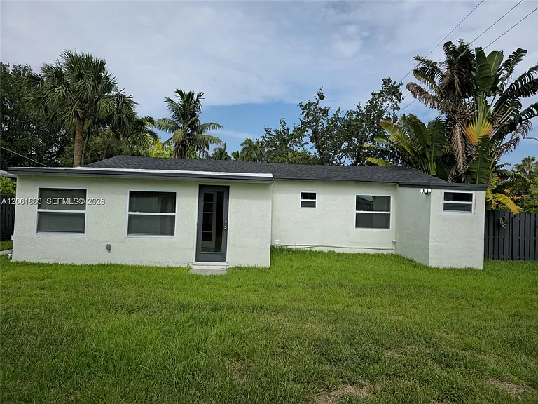 1141 SW 8th Ter — Photo 14