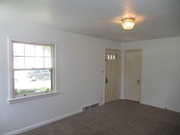 4th image of 2312 Lawndale Ave