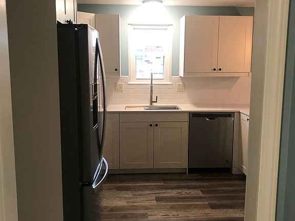 4th image of 561 Bellaire Dr