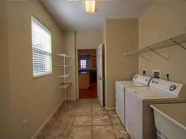 1434 Laurel Park Dr — Photo 11