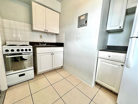 5th image of 5805 NW 7th Pl #9