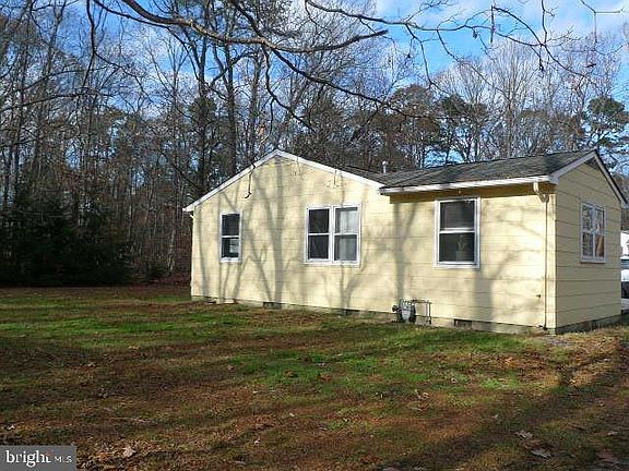 3rd image of 26 Laurel Dr