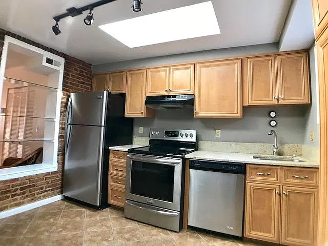 907 S Streeper St — Photo 4