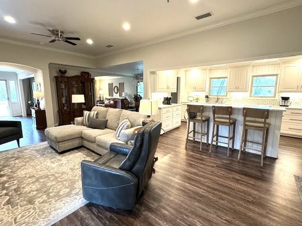 1012 Dobbins Rd, Corsicana, TX 75110