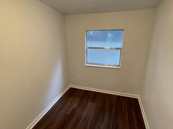 4th image of 2939 Spencer St #1
