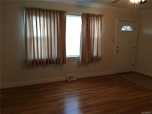 2nd image of 2605 Suffolk St
