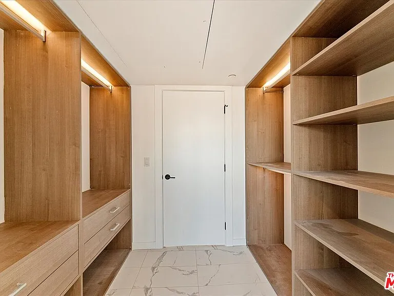 1410 1/2 N Poinsettia Pl — Photo 9
