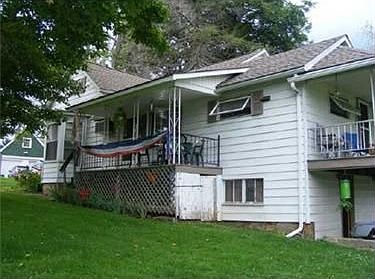 3rd image of 103 N Division Ave