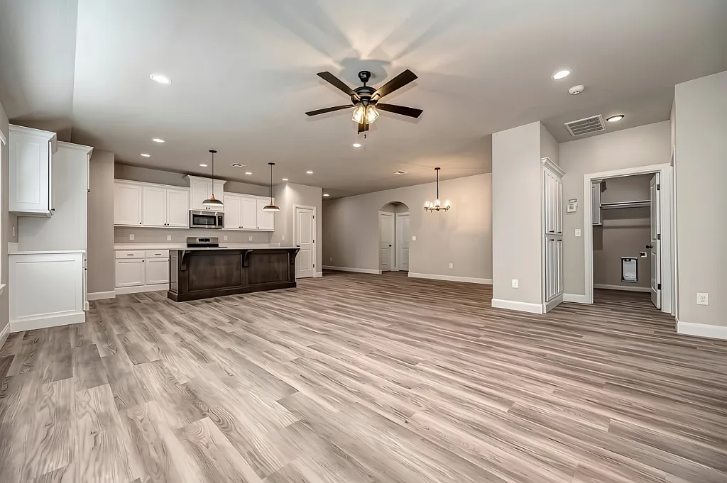 4 bed, 1965 sqft, $2,250 — Photo 3