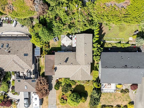 4th image of 674 Blueridge Ave