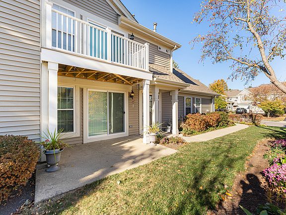 3rd image of 1088 Talbots Ln #1088