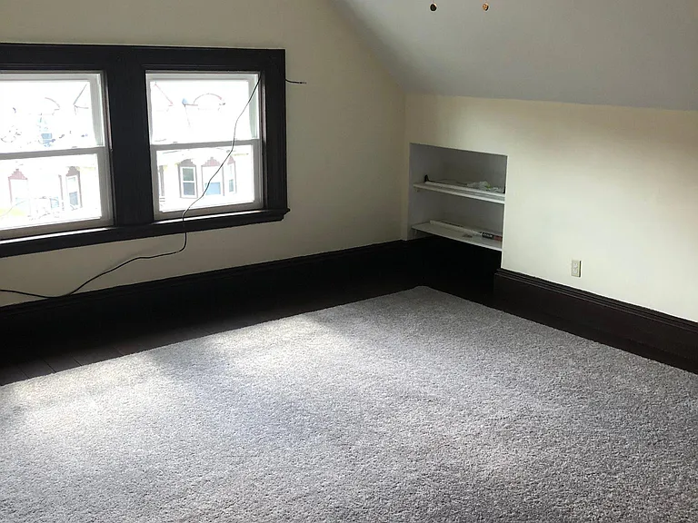149 Strathmore Rd #10 — Photo 1