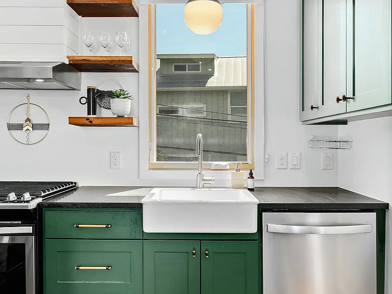1105 E 9th St #2 — Photo 9