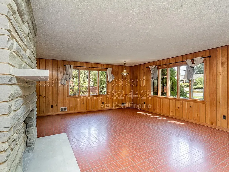 3233 Holly Hill Dr — Photo 15
