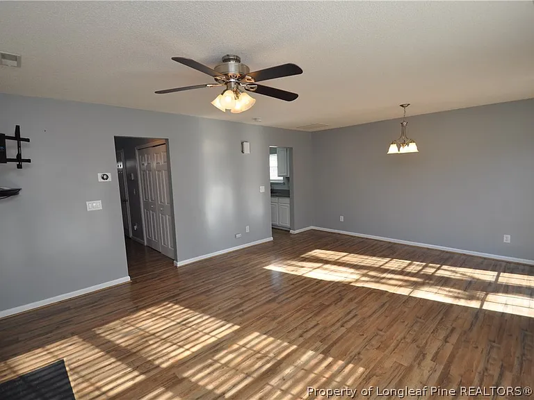 202 Thorncrest Dr — Photo 4