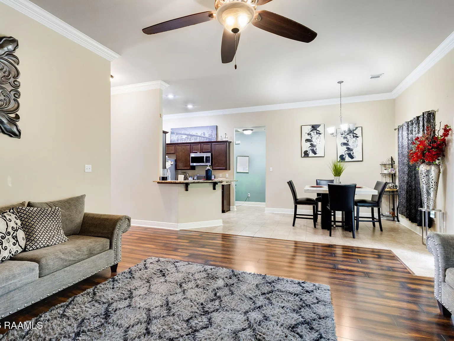 3 bed, 1770 sqft, $1,975 — Photo 2
