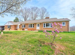 2610 Zion Church Rd, Hickory, NC 28602