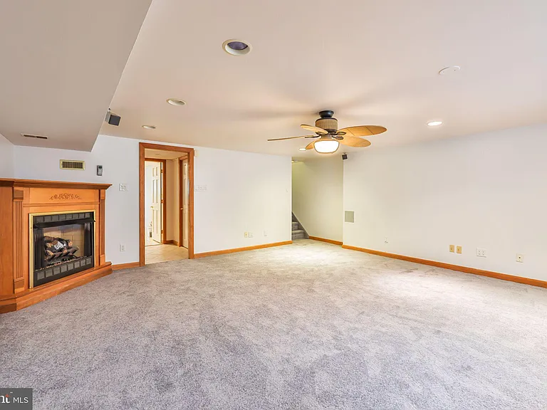 9898 Wistaria St — Photo 40