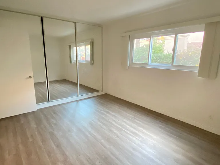 928 S Sherbourne Dr — Photo 7