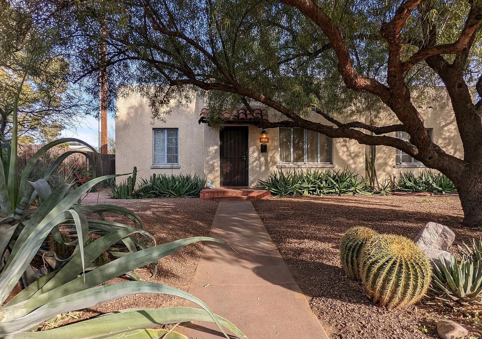 Stunning Central Tucson Home - 3 bed & 2 Bath - UofA & Banner Area — Photo 3