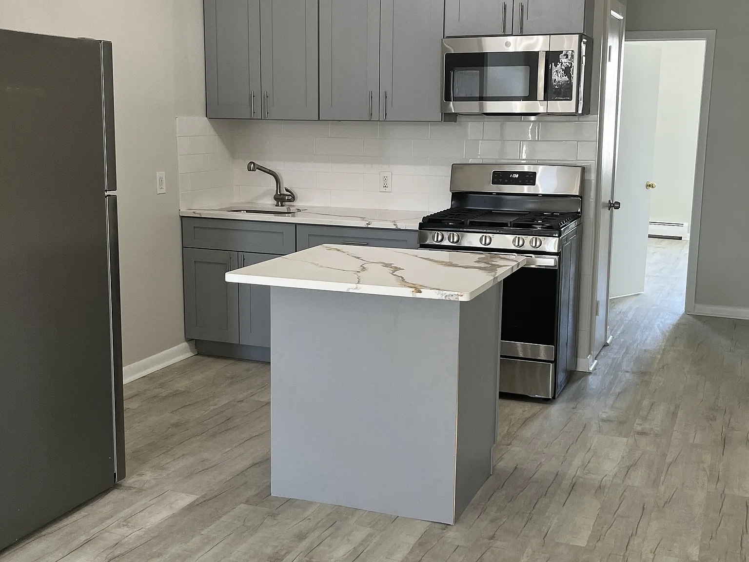 1 bed, 700 sqft, $2,200 — Photo 2