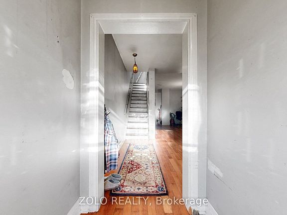 5th image of 189 Leslie St
