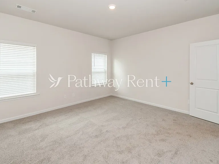 603 Mackenzie Cv — Photo 11